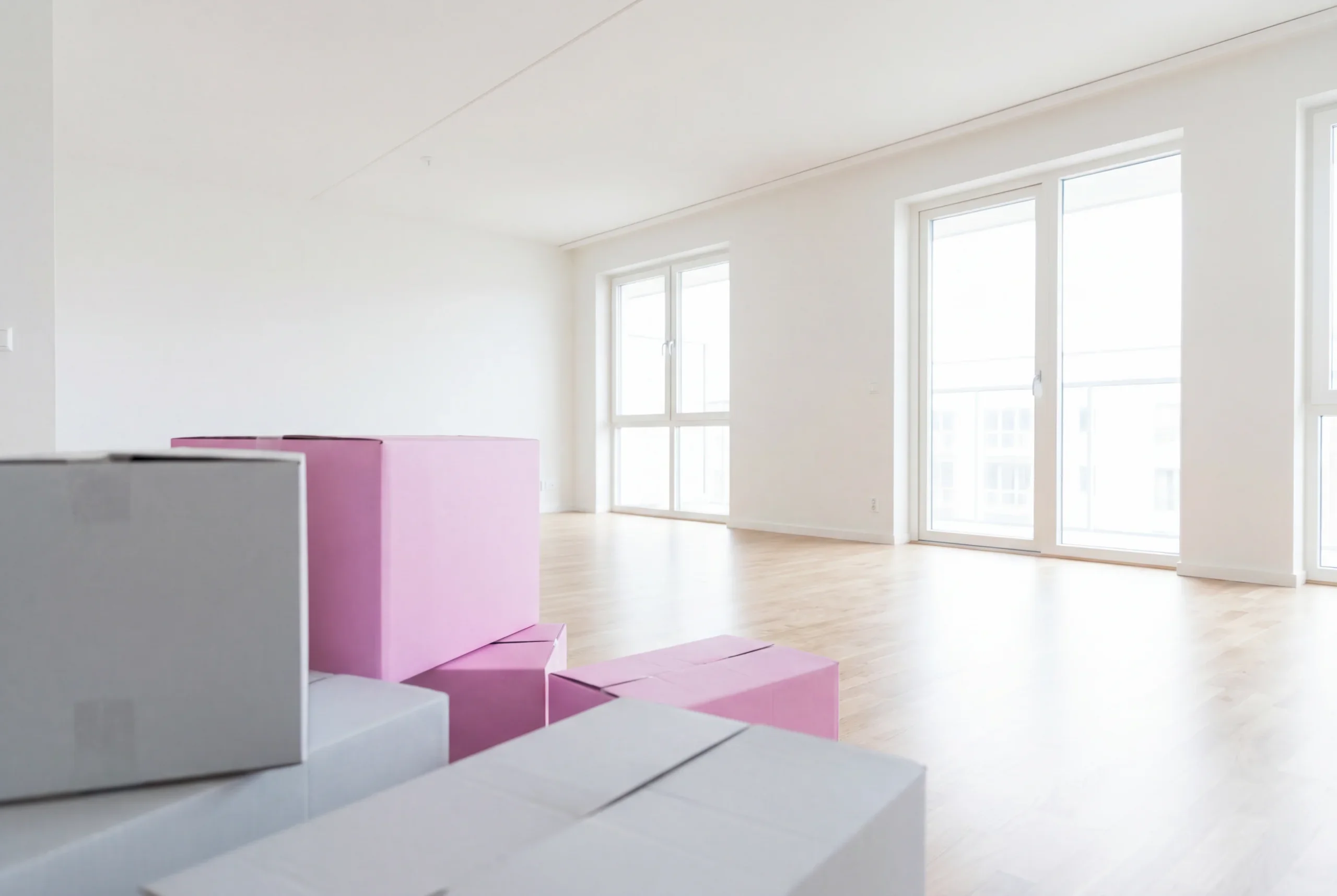 Professional move-out cleaning in an empty apartment ensuring a smooth handover.